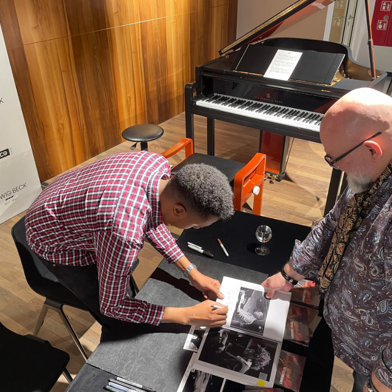 Lawrence Fields at an album signing in Munich